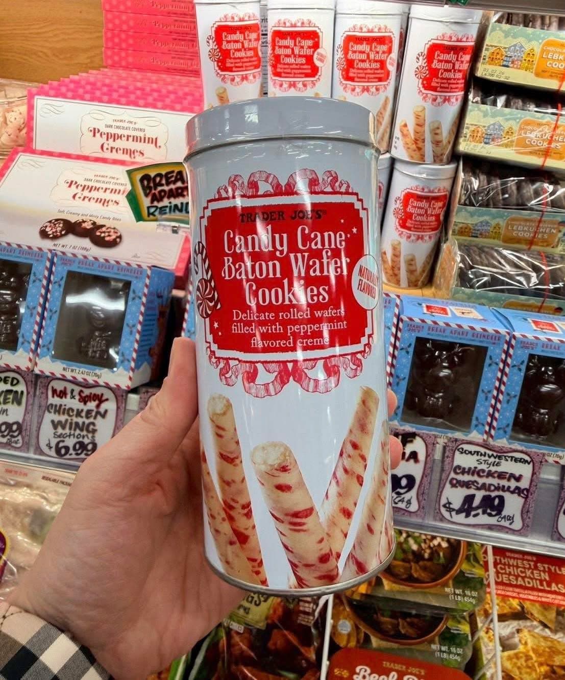 Trader Joe's Candy Cane Baton 薄荷奶油捲心酥