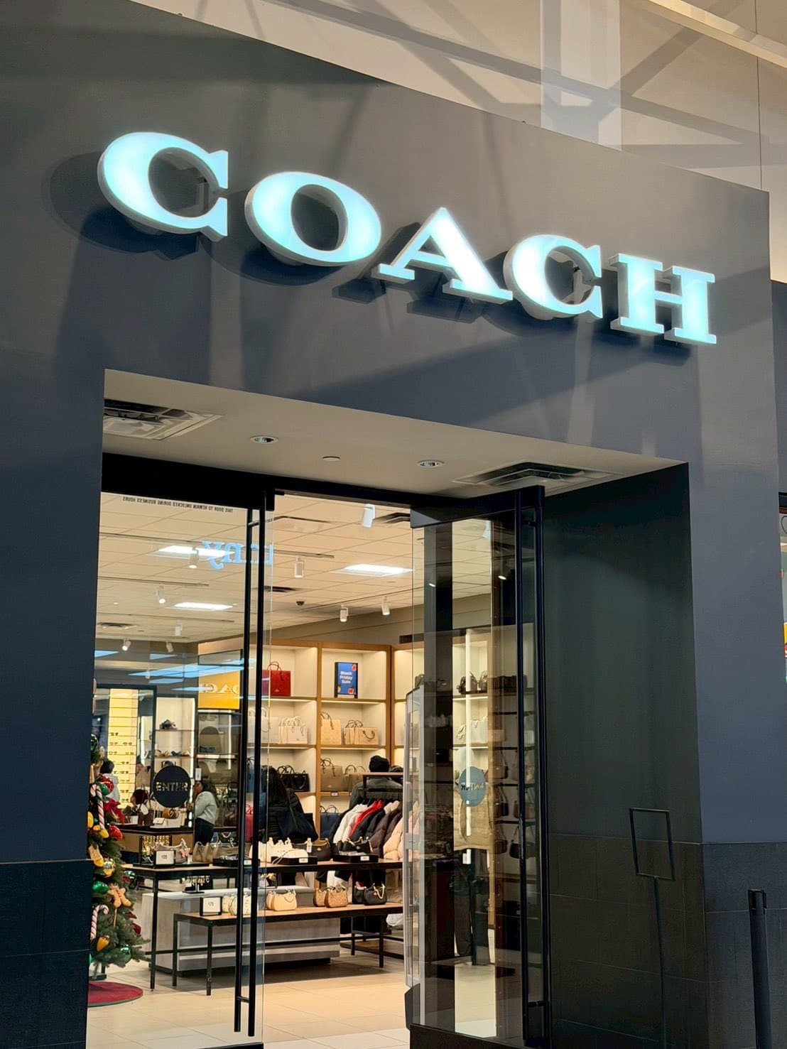 Coach 專櫃外觀照片