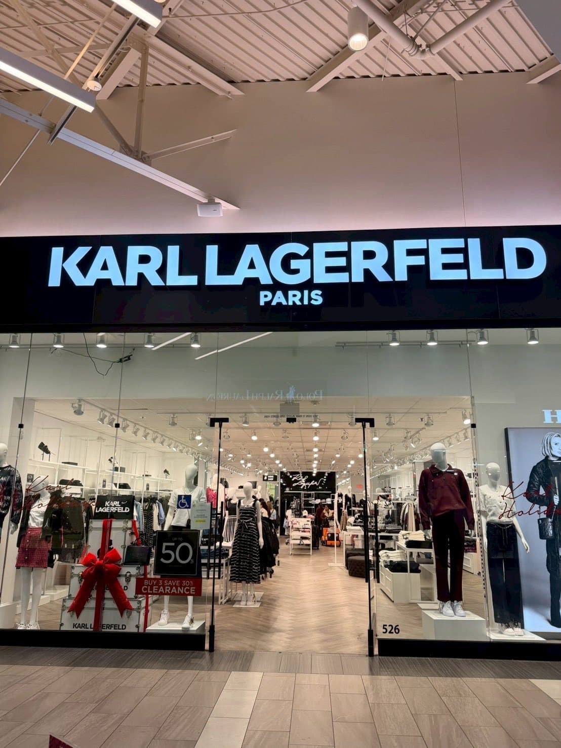 Karl Lagerfeld 短 T 系列